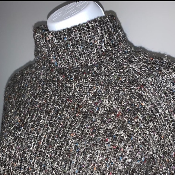 Cropped Turtleneck Sweater - Picture 3 of 3